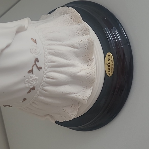 Giuseppe Armani Porcelain Lady Regina Flower Bouquet Figurine Statue 0529F - Picture 7 of 7